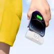 Wozinsky WF16-YLS mini powerbank 5000mAh 15W Lightning csatlakozóval, beépített Type-C kábellel + vezeték nélküli Apple Watch töltés, fehér